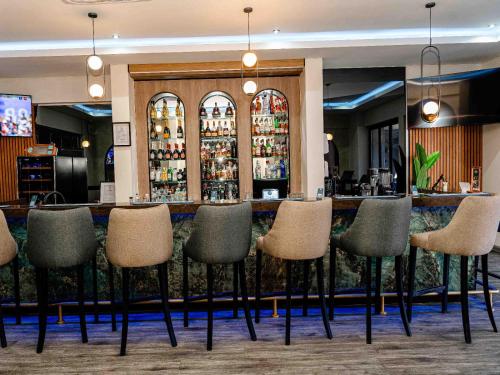 酒吧/Lounge Bar, Q's Evander Hotel and Apartments in 伊萬德