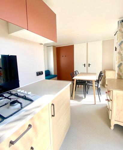 Emplacement exceptionnel et rare sur la plage! near Herve Cote Plage