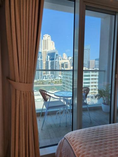 Stunning Marina View Luxury Studio One - image 4