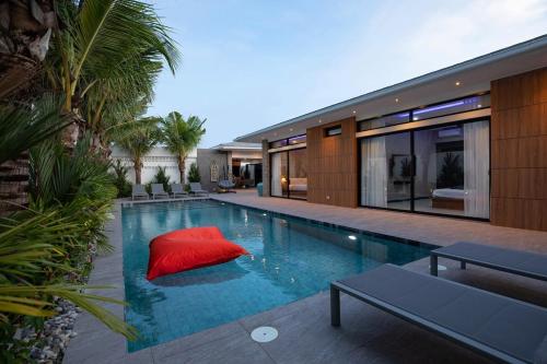 Stunning 4 bedrooms pool villa at Rawai kokmakham 2, Rawai pláž