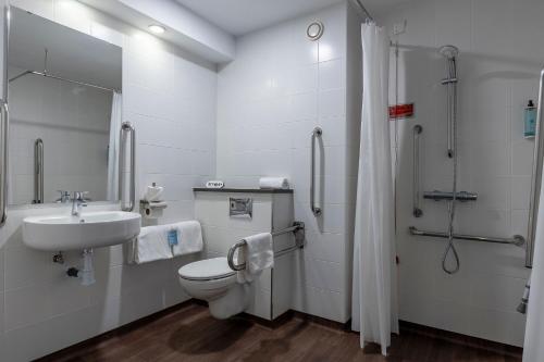 Double or Twin Room - Disability Access image 10