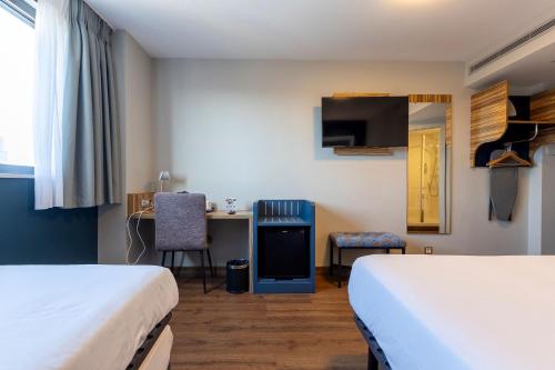 Travelodge Barcelona Poblenou - image 2