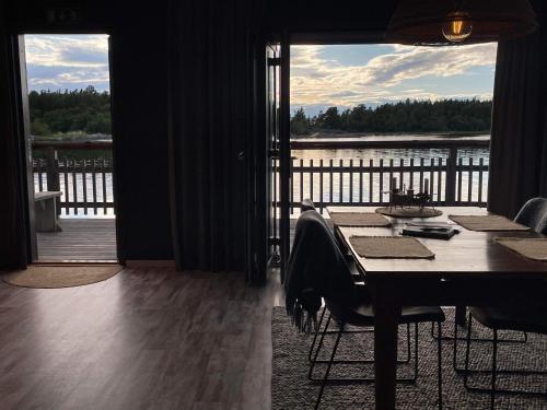 Kustvy - En Destination intill Havet in 恩雪平