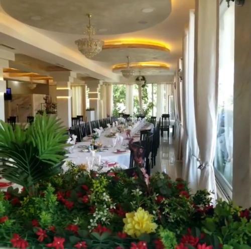 宴会場, Guest House Erzeni in イーベ エ ポシュメ