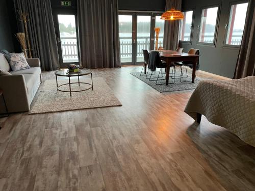 Kustvy - En Destination intill Havet in 恩雪平