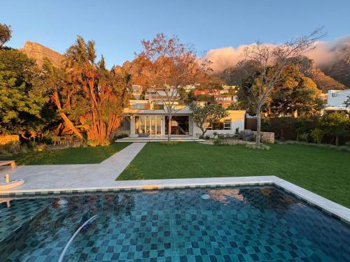 Relax in Style at this Stunning Villa in Camps Bay, Cape Town, Città del Capo (foto 6)