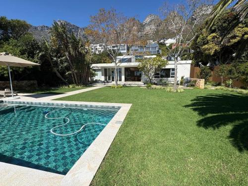 Relax in Style at this Stunning Villa in Camps Bay, Cape Town, Città del Capo (foto 4)