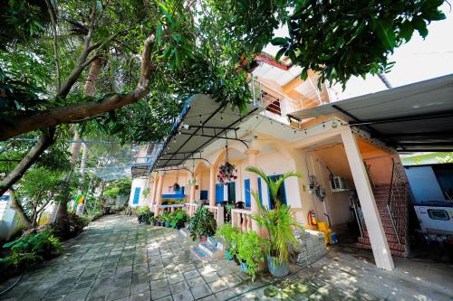 Exterior view, Lagoon Breeze Resort in Batticaloa