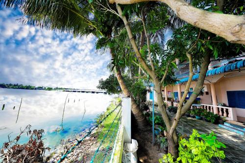 Exterior view, Lagoon Breeze Resort in Batticaloa