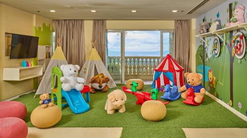 מגרש משחקים, Twin Lakes Hotel near Tagaytay in טאגאיטאי