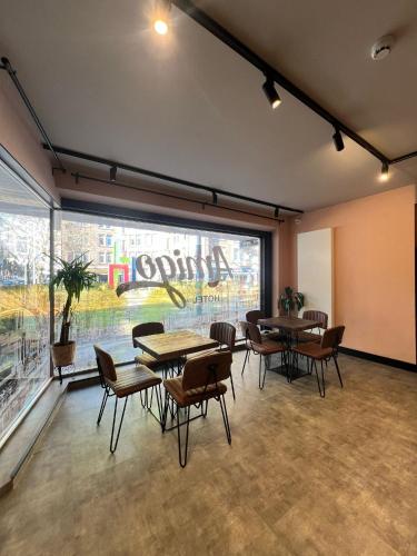 Amigo Hotel - main image