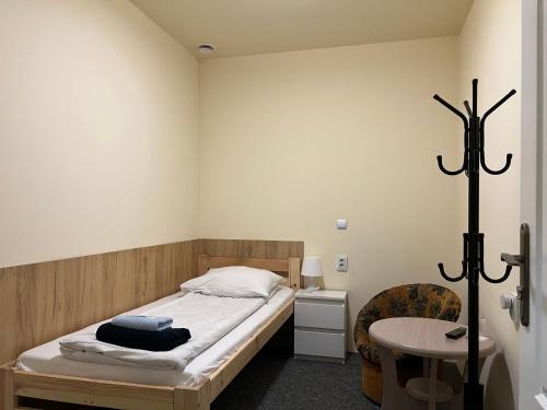 Standard Single Room with Shared Bathroom image 3