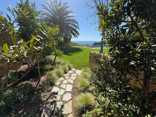 Relax in Style at this Stunning Villa in Camps Bay, Cape Town, Città del Capo (foto 8)