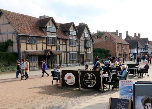 ทัศนียภาพภายนอกโรงแรม, Riverside House in เค็นนิวอร์ท