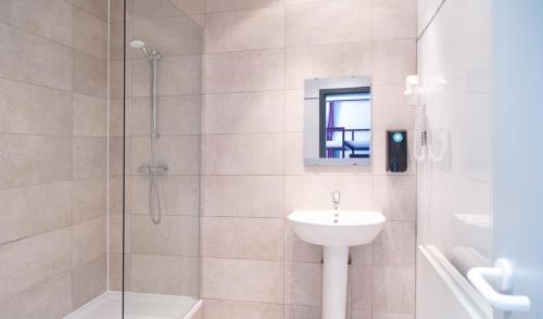 Quadruple Room Ensuite image 5