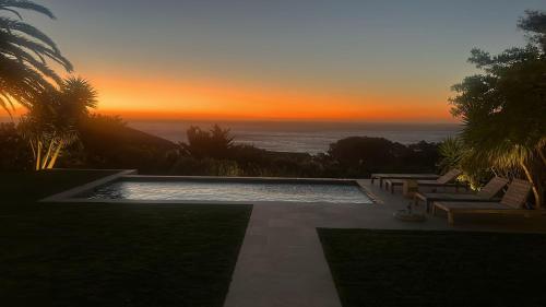 Relax in Style at this Stunning Villa in Camps Bay, Cape Town, Città del Capo (foto 2)
