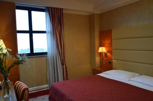 Standard Double or Twin Room image 9