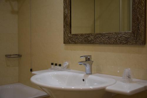 Superior Triple Room image 4