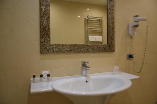 Superior Triple Room image 1