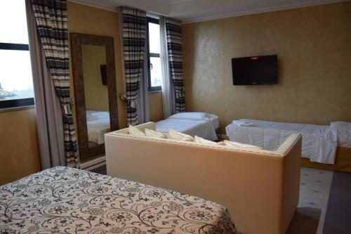 Superior Quadruple Room image 9