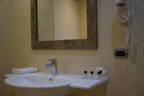 Superior Quadruple Room image 7