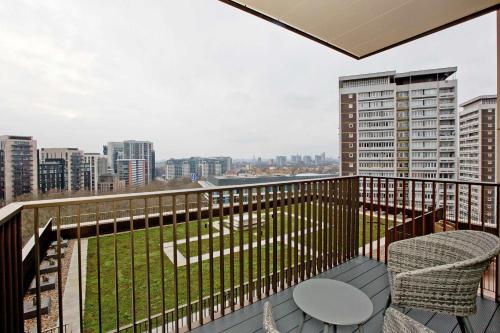 Luxury Living with City Views with Pool and Gym AC - image 6