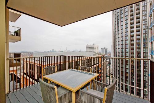 Luxury Living with City Views with Pool and Gym AC - image 7
