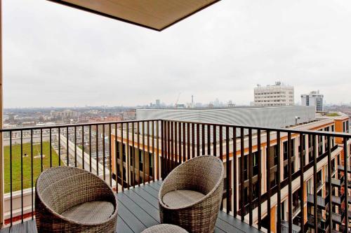 Luxury Living with City Views with Pool and Gym AC - main image
