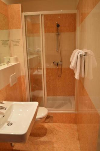 Hotel Pension Walzerstadt, Вена (фото 9)