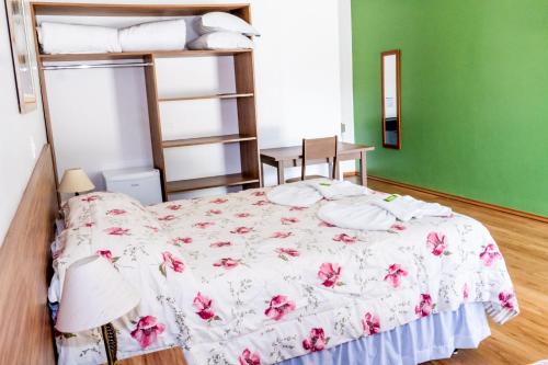 Master Room image 5
