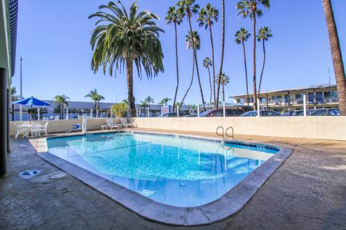 Motel 6 San Diego, CA - Airport - Harbor - 수영장