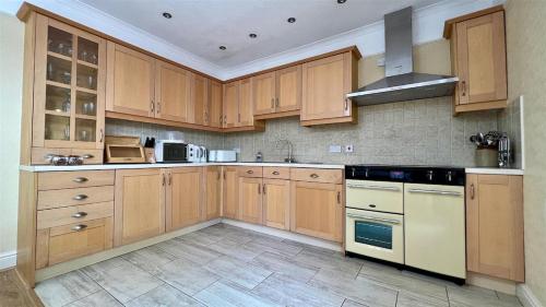 Below the castle at Snowdonia in هارليش