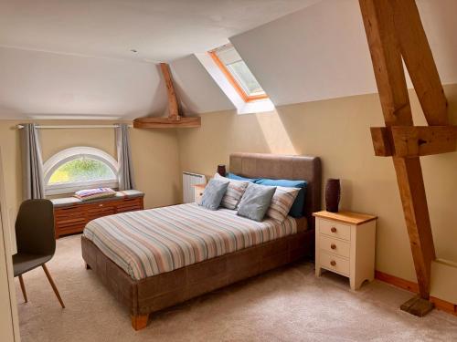 Lac De Lumiere. Relax with rural lakeside living in Herry