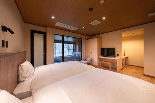 2 twin beds