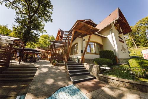 Hotel Szeifert, Совата