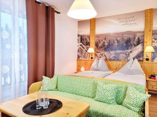 Café-Pension Kristall (Cafe-Pension Kristall) in Moorbad Harbach