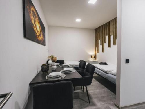 Apartment Historic Centre-1 by Interhome in จินดริชูฟ ฮราเดค
