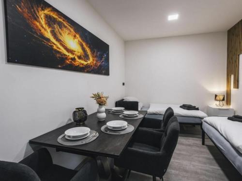 Apartment Historic Centre-1 by Interhome in จินดริชูฟ ฮราเดค