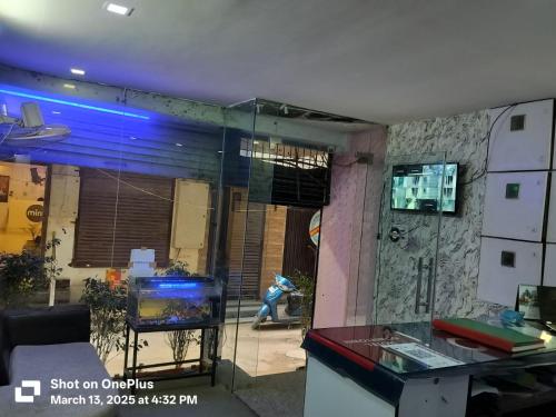 Shared lounge/TV area, Hotel DownTown Palace in Dwarka