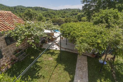 Villa Lucivana with free parking in Popovići