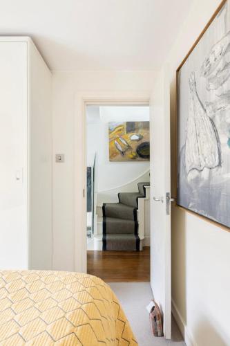 Unique 2bed flat in iconic Portobello Rd w terrace - image 8