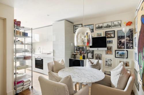 Unique 2bed flat in iconic Portobello Rd w terrace near Rough Trade