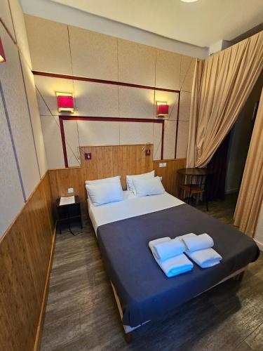 Double Room image 2