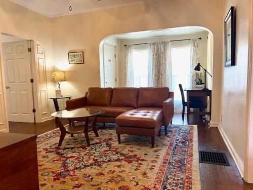 The Mount Vernon Inn in Mount Vernon, USA