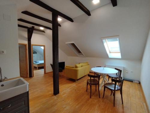 Dvori 1882 in 卡拉納茨