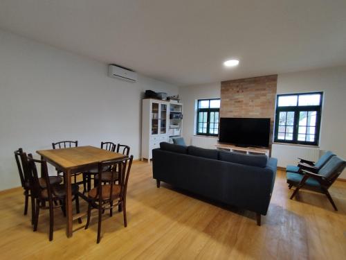 Dvori 1882 in 卡拉納茨