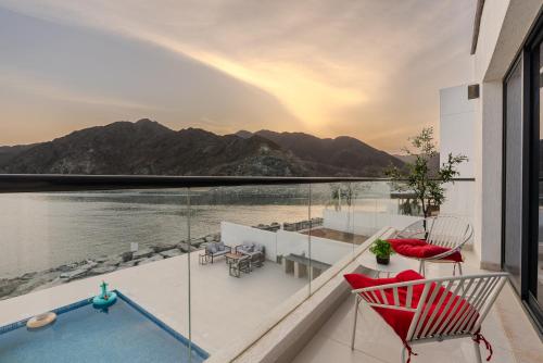 Balcony/terrace, Al Dana Vitamin Sea Villa  By Gesamar Holiday Home in Ishwais