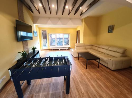 Ernests' unique townhouse with sauna, hot tub and free parking, Рига (фото 5)