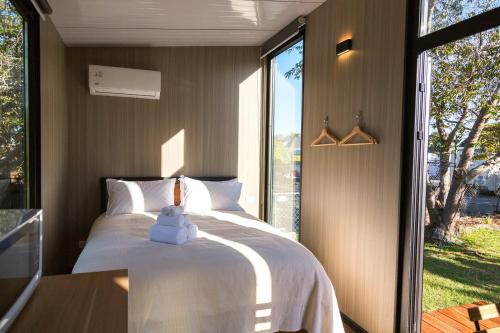 Applewood Cabin 1 by Tiny Away in هيروود