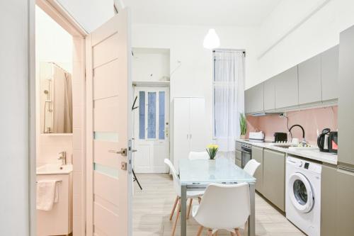 Serenity Suite in the City Center by NW - image 12